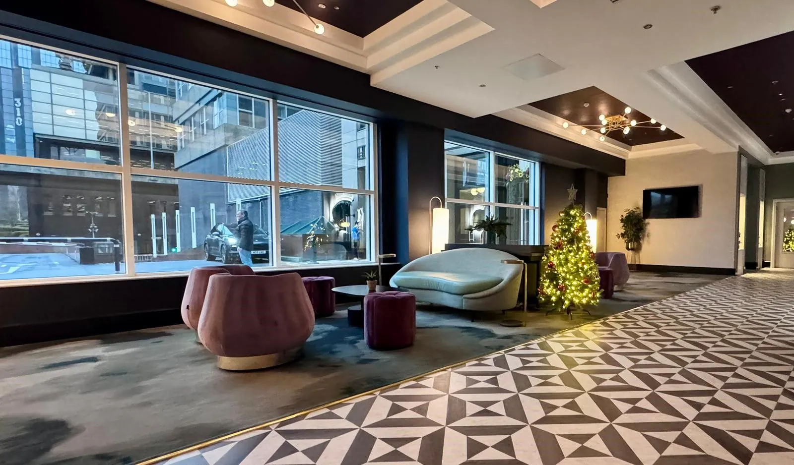 Hilton Glasgow Feature Lighting & Joinery